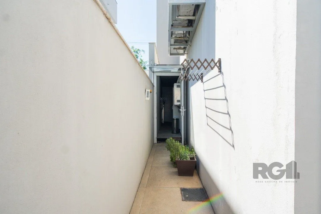 Imagem Casa de Condomínio com Arquitetura Exclusiva e Ambientes Sofisticados