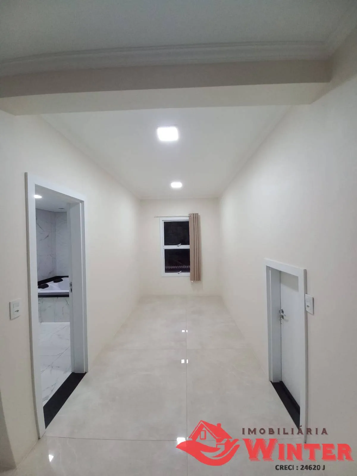 Imagem Casa impecável no Centro de Tupandi.