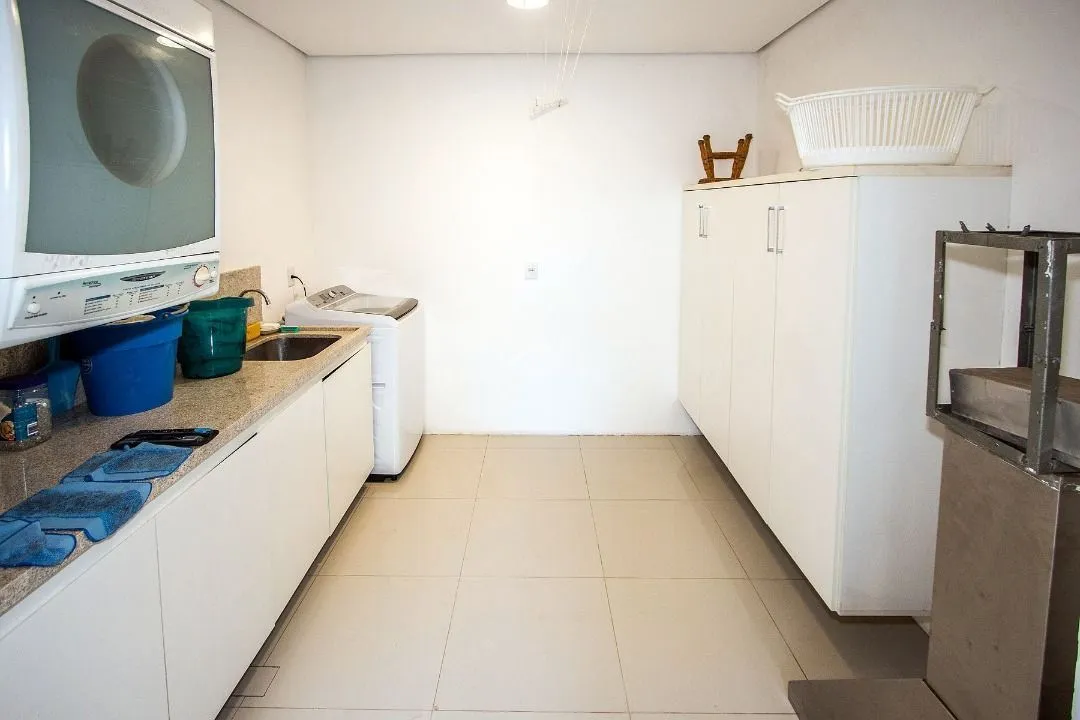 Imagem Casa para Venda - 420m², 4 dormitórios, sendo 3 suites, 5 vagas - Tristeza