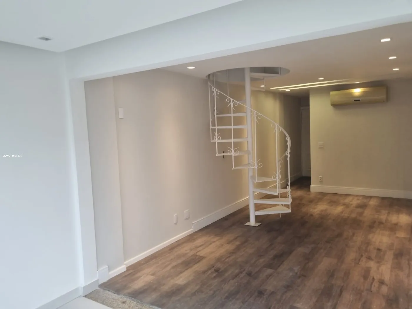 Imagem Apartamento 2 Quartos para Venda em Rio de Janeiro, Recreio dos Bandeirantes, 2 dormitórios, 1 suíte, 3 banheiros, 2 vagas