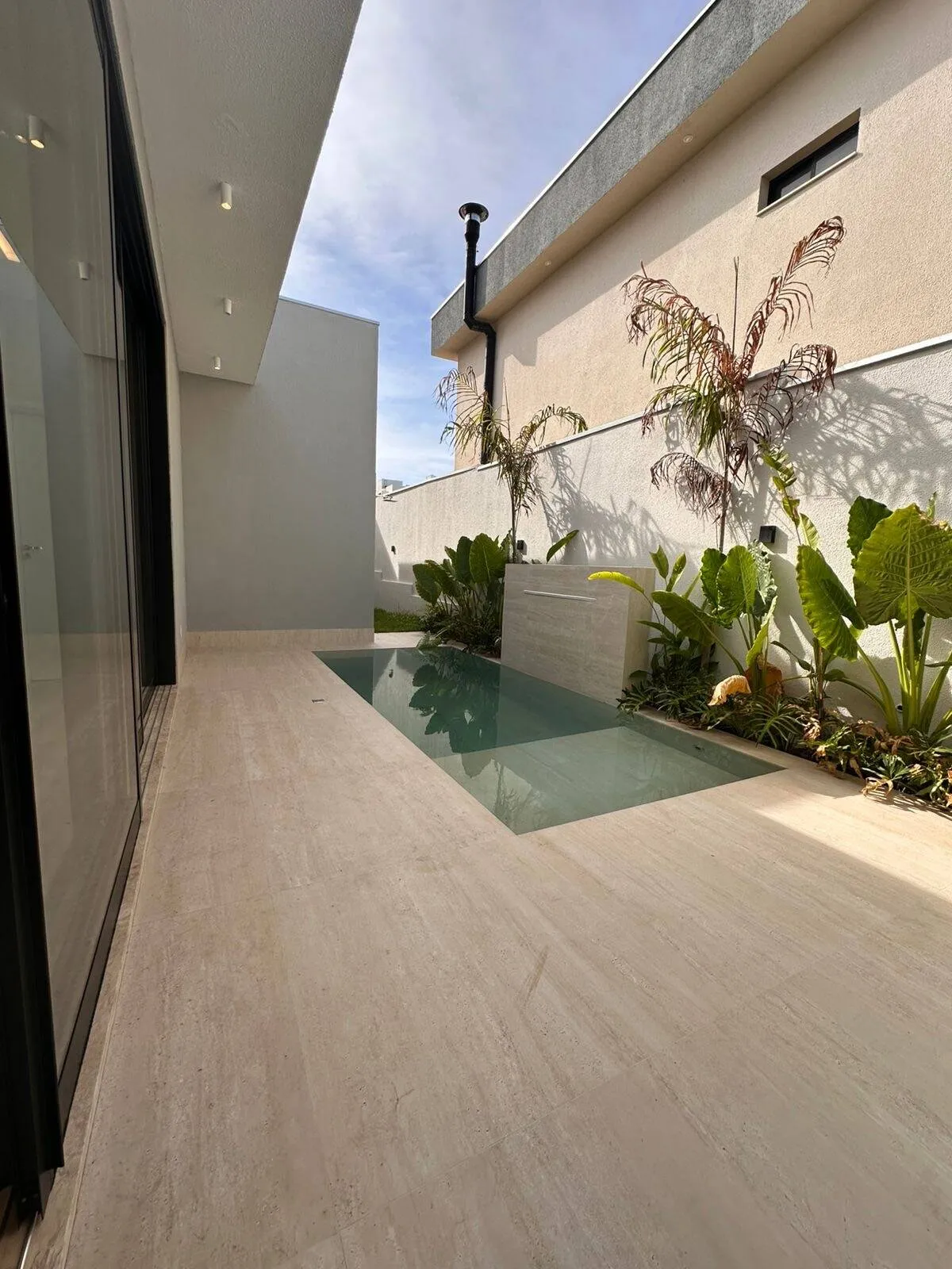 Imagem Casa três suítes Condomínio Belvedere 2