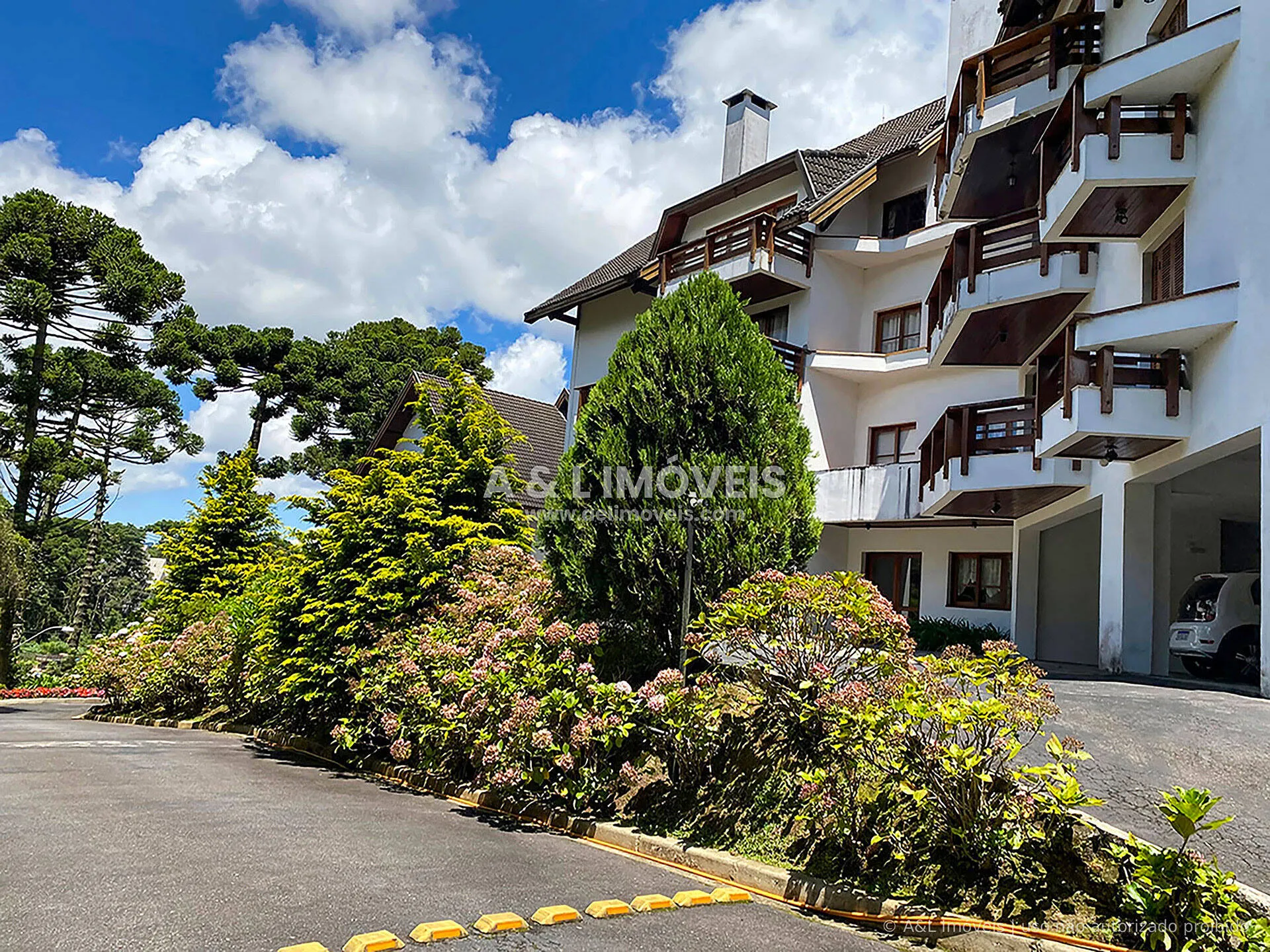 Imagem Apartamento Campos do Jordão - Lareira, Varanda e Porteira Fechada