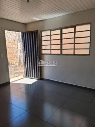 Imagem Casa à venda no Parque dos Girassóis III em Uberaba: 2 dormitórios, cozinha, sala e mais!
