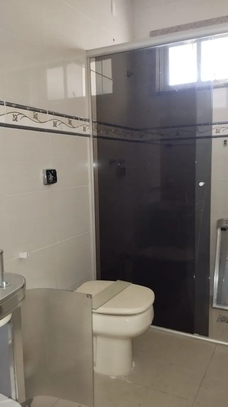 Imagem Casa com 4 quartos e 257m² à venda em Guarujá, Porto Alegre.