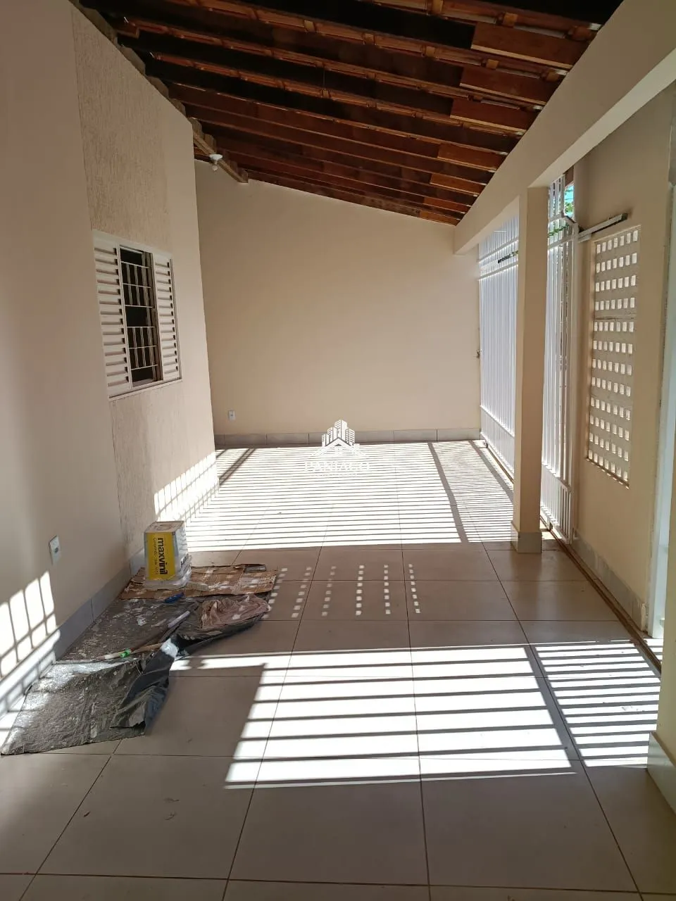 Imagem CASA À VENDA NO CPA IV 2/4 SENDO UMA SUITE