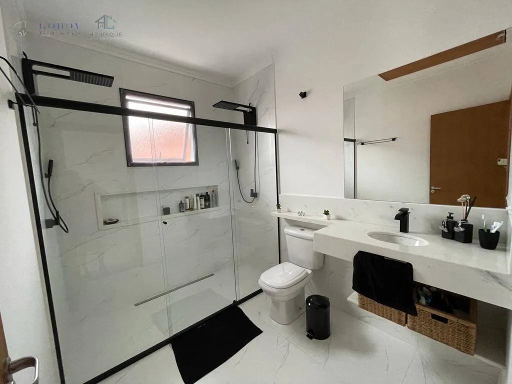 Imagem Casa moderna e sofisticada em condomínio fechado - 4 suítes | Área gourmet