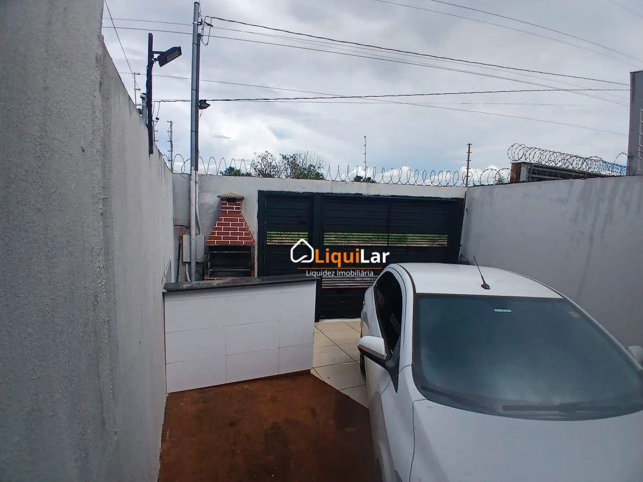 Imagem Casa à Venda Próxima à Avenida Lúdio Martins Coelho com Suíte, Energia Fotovoltaica e Acabamento de Primeira