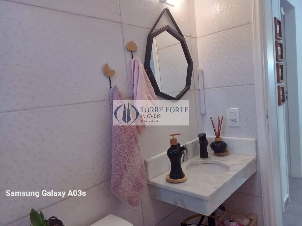 Imagem Linda casa de condomínio com 2 dormitórios, 1 suite e 1 vaga em Itanhaém .