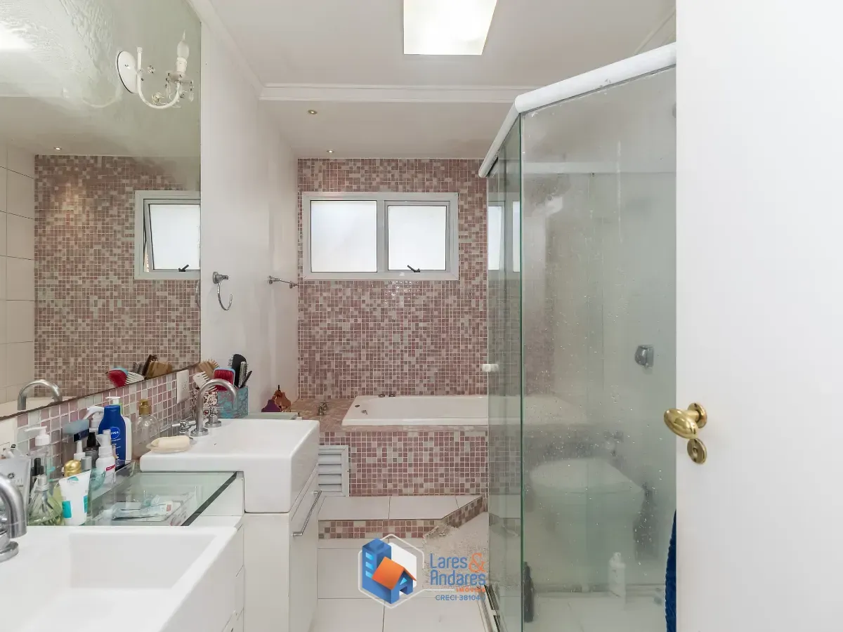 Imagem Casa para venda em Pacaembu com 5 quartos, sendo 1 suíte, 318m²