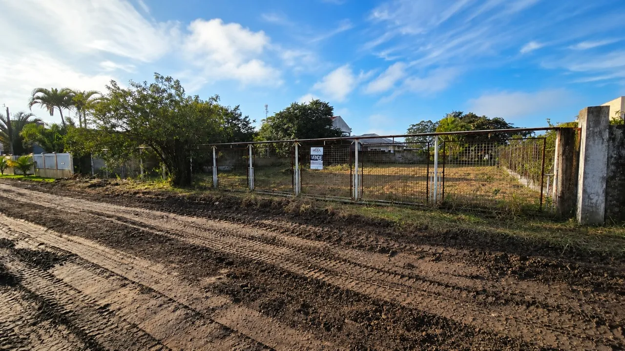 Imagem EXCLUSIVO MOVA CORRETORES ASSOCIADOS.
Terreno Murado PrÃ³ximo Ã  Praia no BalneÃ¡rio Farol de ItapoÃ...