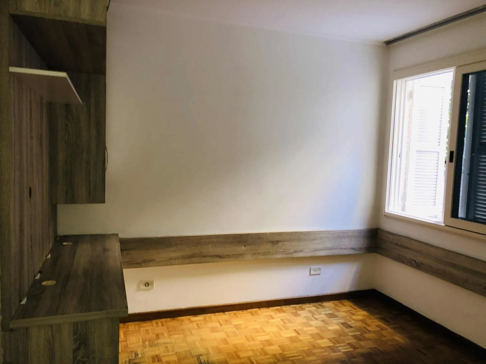 Imagem Apartamento Amplo e Pronto para Morar no Bairro Floresta - Porto Alegre