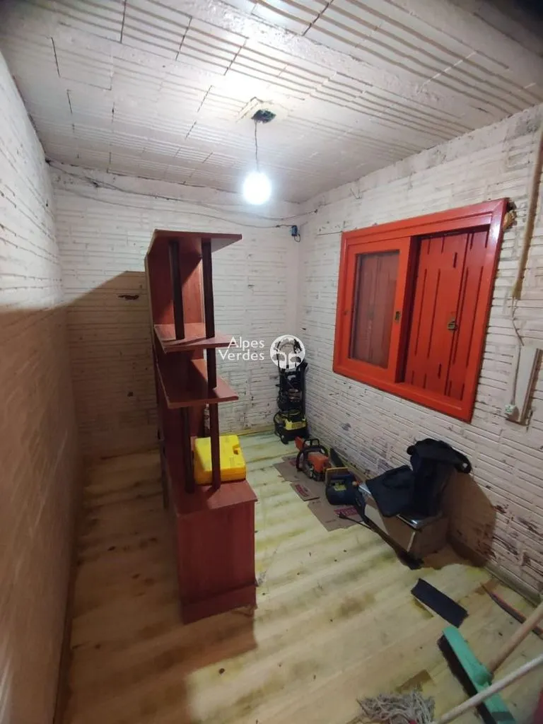 Imagem Vende-se casa no bairro prinstrop a 10 minutos da rua coberta de gramado