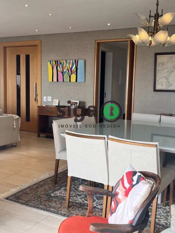 Imagem Apto à Venda com 200m², 3 suites, 4 vagas, Semi mobiliado, andar alto, no Panamby