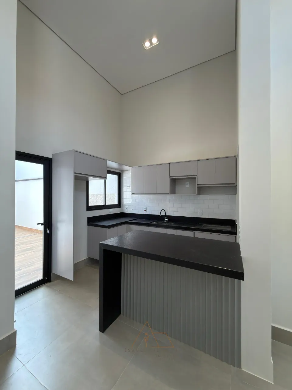 Foto do imóvel: Casa a venda em condomínio Villagio Moutonnee Salto-SP: 3 quartos, 1 suíte, 1 sala, 2 banheiros, 2 vagas de garagem, 104,00 m² de área.