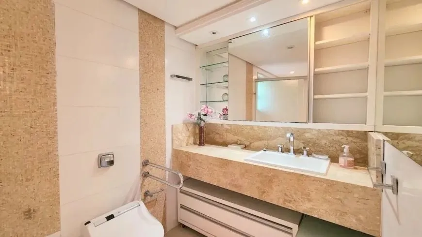 Imagem Apartamento 3 dormitórios, suíte, semimobiliado e duas vagas de garagem.