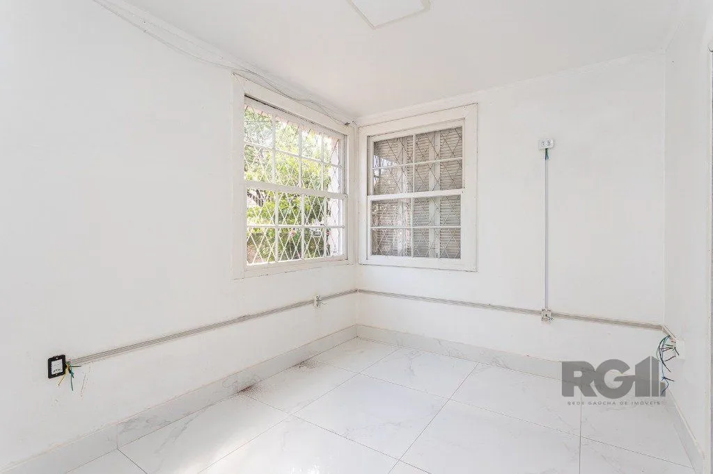 Imagem Casa Espaçosa de 3 Dormitórios à Venda no Bairro Moinhos De Vento!