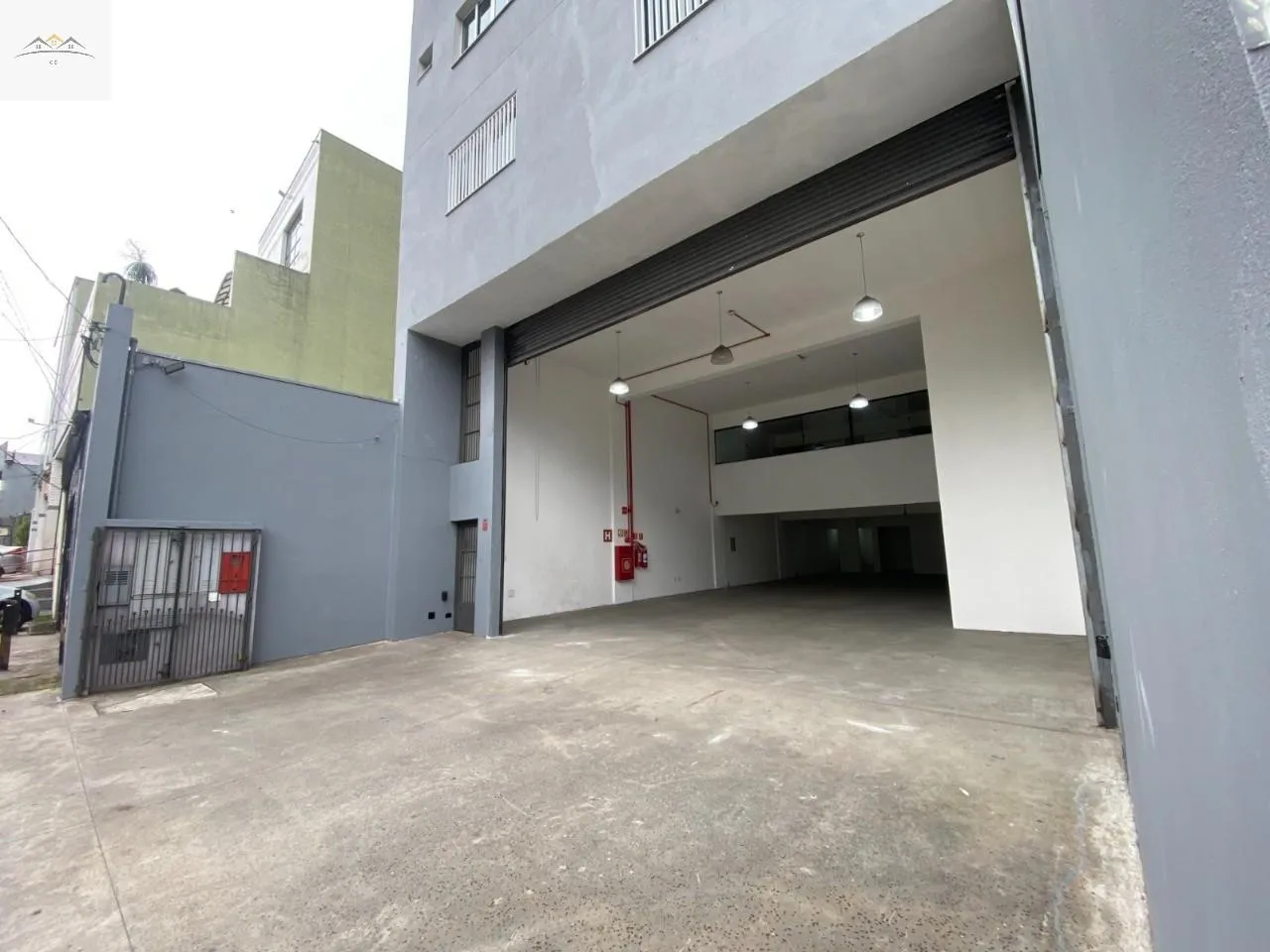 Imagem Galpão Comercial para locação em Osasco Vl. Osasco 300m² + 50m² de Mezanino