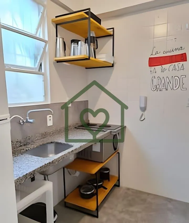 Imagem Apartamento térreo elevado, de frente e recuado, localizado em prédio com belos jardins. O imóvel...