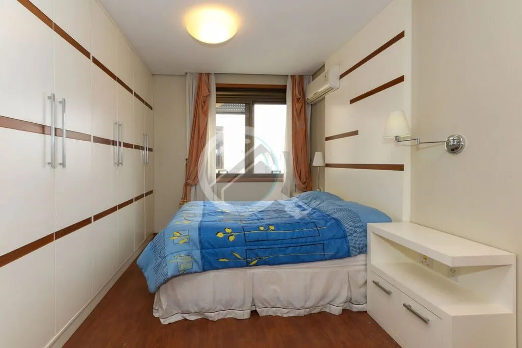 Imagem Apartamento com 67m2 privativos mobiliado e equipado com eletrodomésticos e split. Imóvel bem vent...