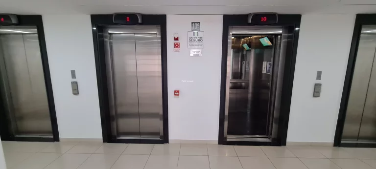 Imagem Conjunto Comercial à Venda em São Paulo-SP Várzea da Barra Funda 1 Sala 6 Vagas 204m² Área