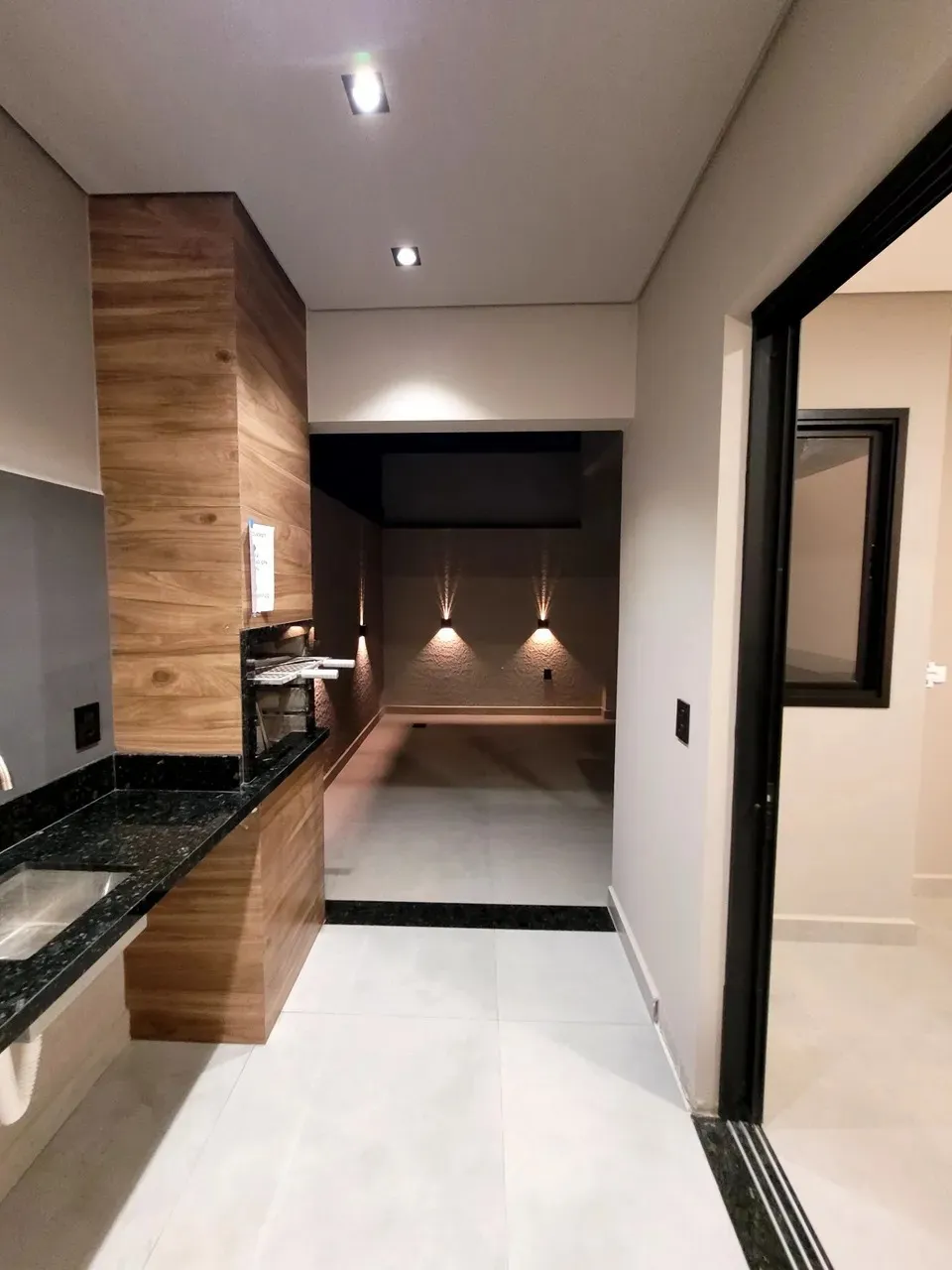 Imagem Casa em Condomínio de Luxo com 3 Suítes em Cajuru do Sul, Sorocaba-SP: 122m², 3 Quartos, 1 Sala e 2 Vagas de Garagem!