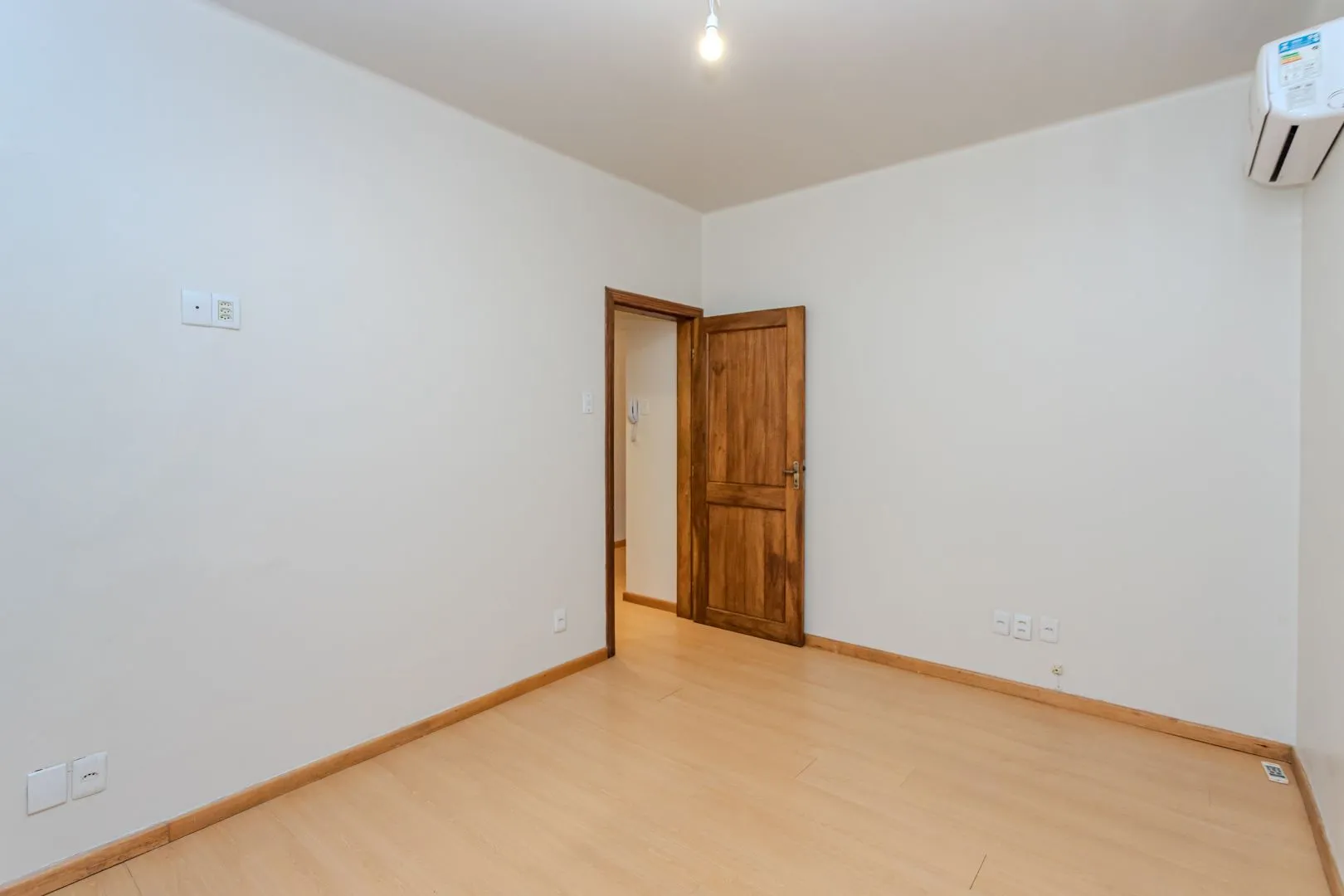 Imagem Apartamento no bairro Petrópolis de 2 dormitórios térreo com pátio DESOCUPADO