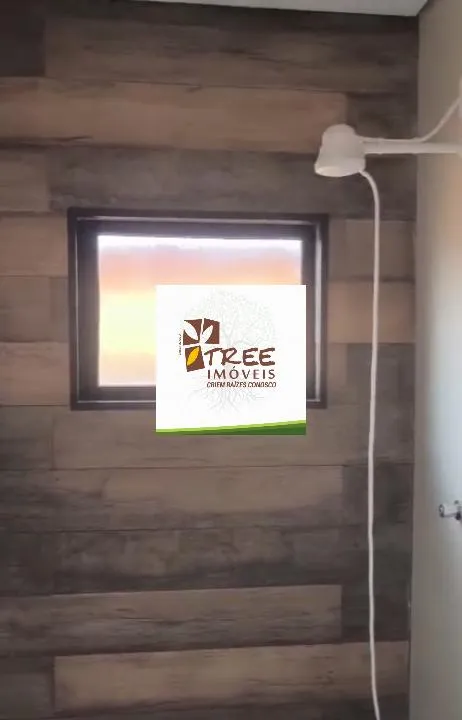 Imagem LOCAÇÃO DE CASA TÉRREA NO OURO FINO, EM SANTA ISABEL/SP, 122m² com 03 quartos, suíte, sala de estar, cozinha, quintal gramado e 04 vagas. CONSULTE-NOS