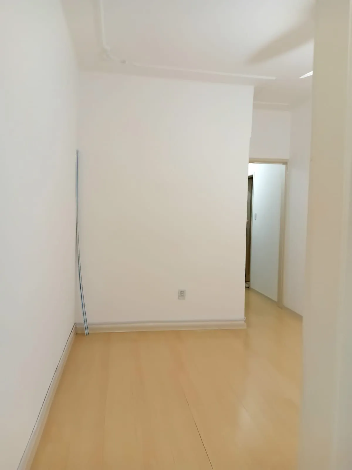 Imagem Apartamento 3 dormitórios, frente, sacada no bairro Santana - Porto Alegre - RS