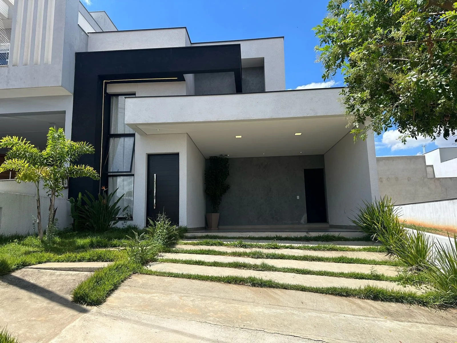 Foto do imóvel Casa em condomínio de luxo em Sorocaba-SP, Jardim Villagio Milano: 3 quartos, 3 suítes, 1 sala, 4 banheiros, 2 vagas, 132m². Venha conferir! em Wanel Ville, SOROCABA - SP