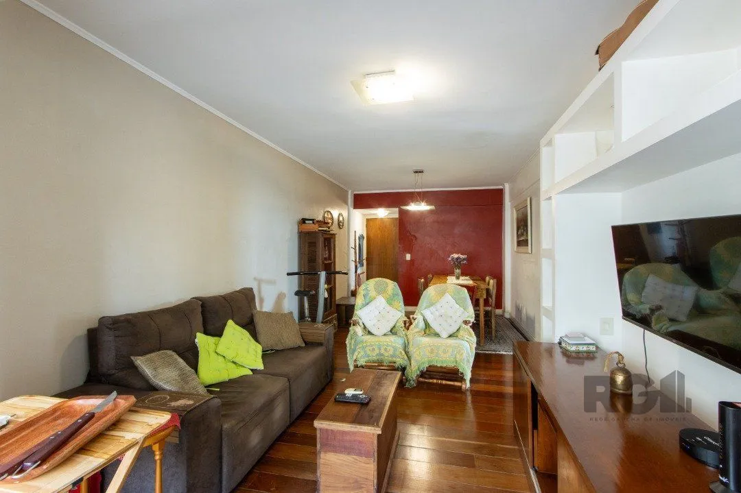 Imagem Apartamento com 73m², 2 dormitórios, área de serviço separada, living 2 ambientes , vaga de garagem escriturada e coberta.