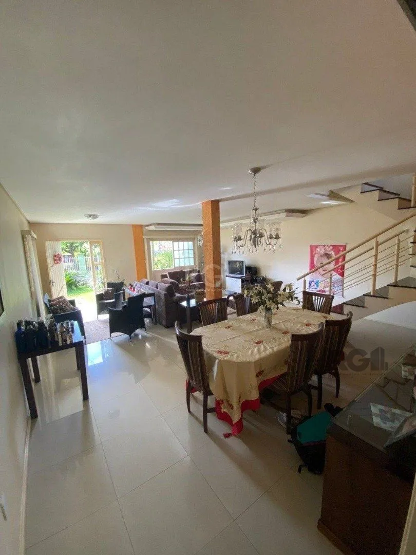 Imagem Casa para Venda - 250m², 3 dormitórios, sendo 1 suites, 2 vagas - Cristal
