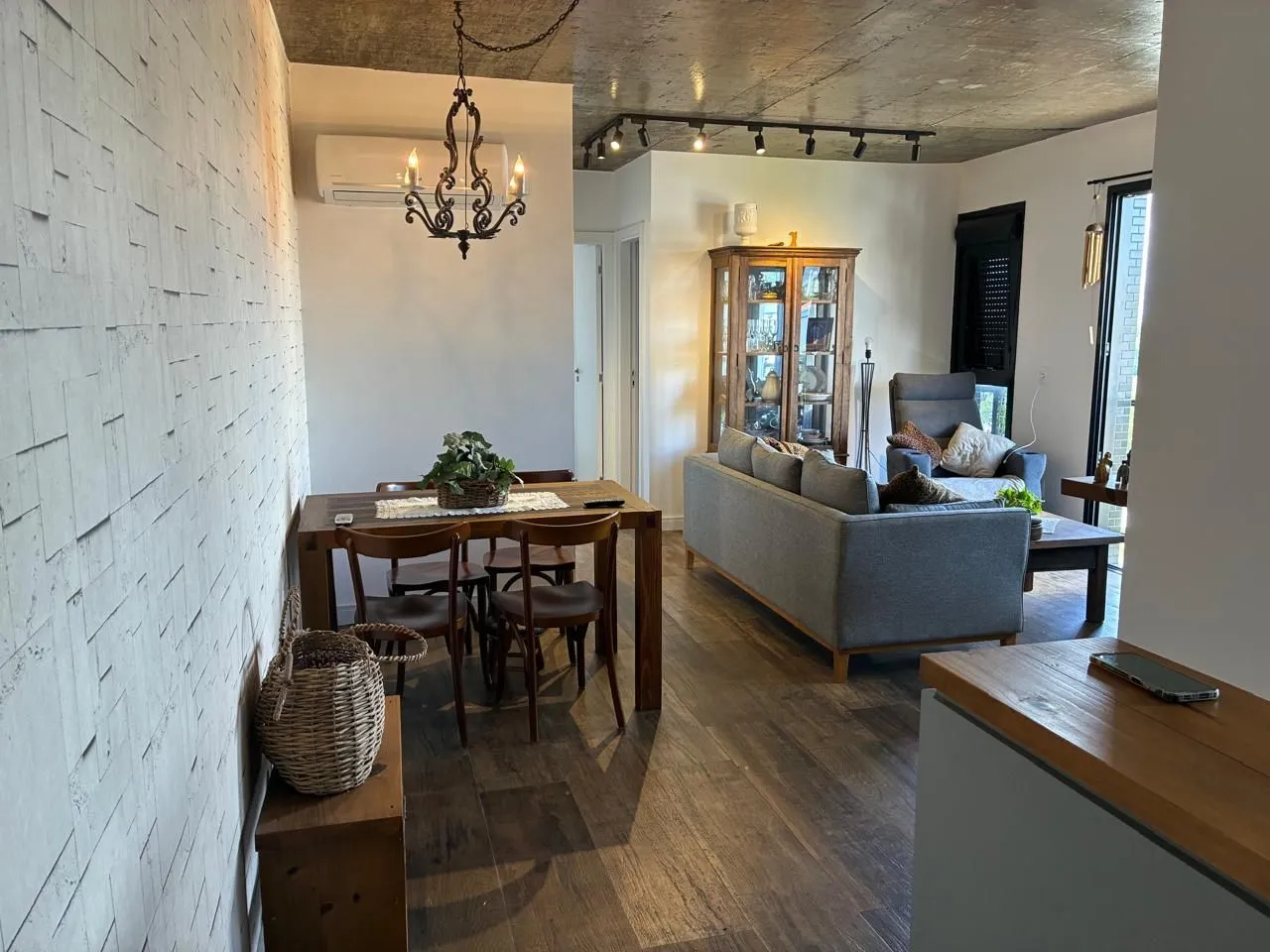 Imagem Vende-se apartamento com 2 quartos (1 suíte), 79m² e 2 vagas - Rua Eduardo chartier 190