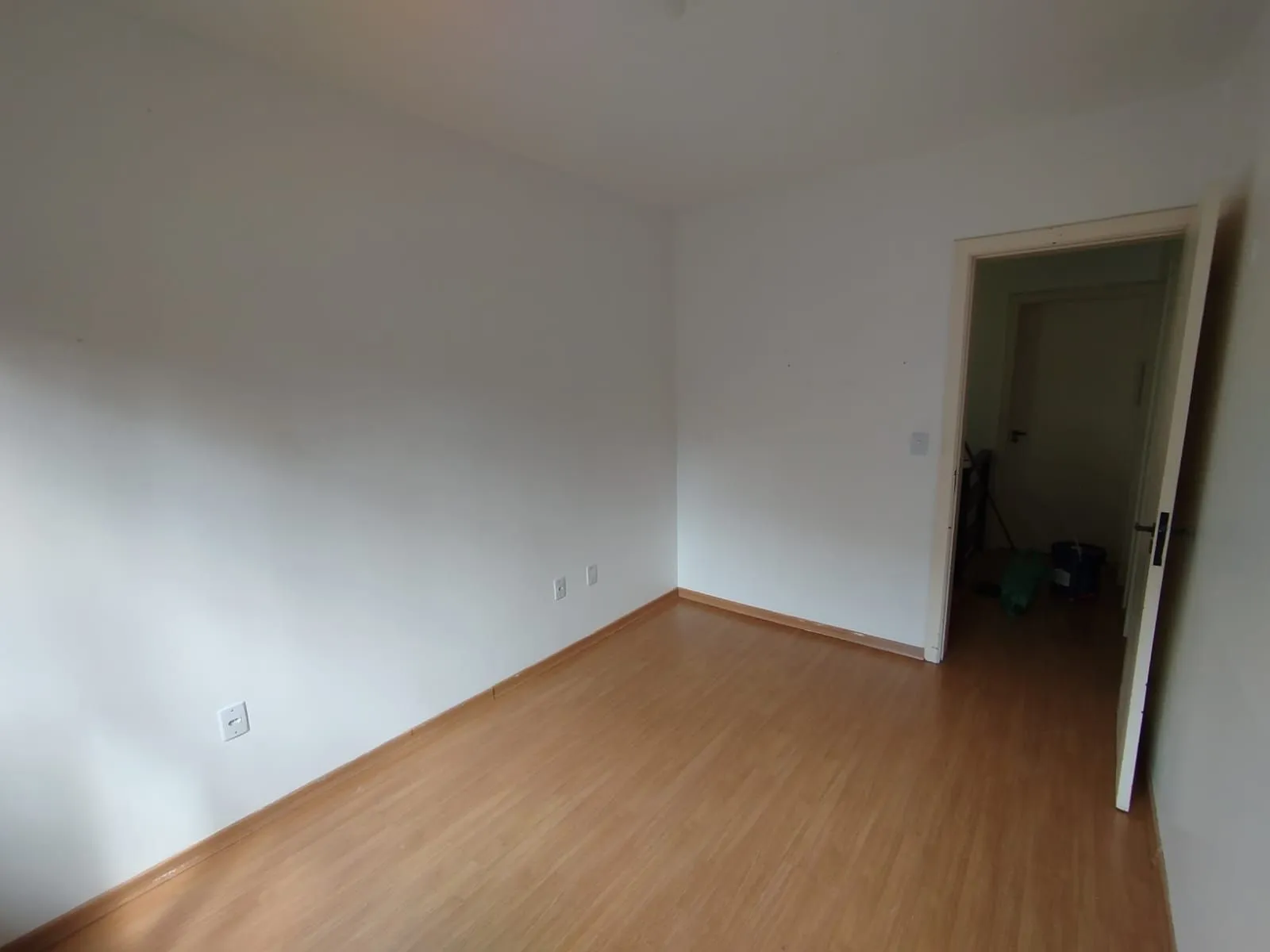 Imagem Casa com 03 quartos e 01 vaga no Bairro Cristal
