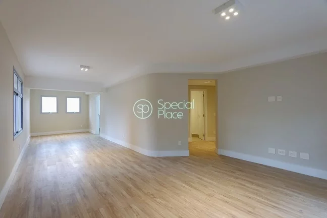 Imagem Conforto e praticidade são reunidos neste apartamento de três suítes no Campo Belo. Saindo do hal...