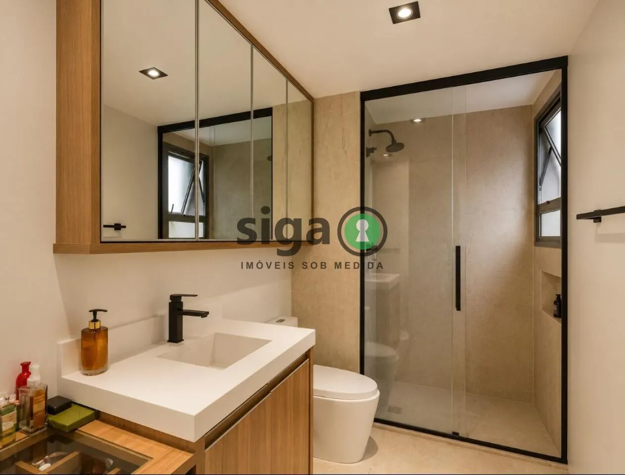 Imagem Apartamento em Perdizes à Venda, com 206m² com 4 suítes, 3 vagas, Semi Mobiliado.
