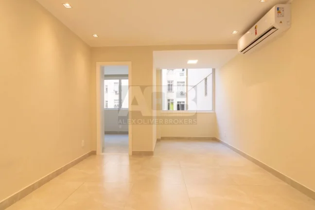 Imagem Apartamento à venda em Copacabana, 2quartos, 75m2, Rua Inhangá.