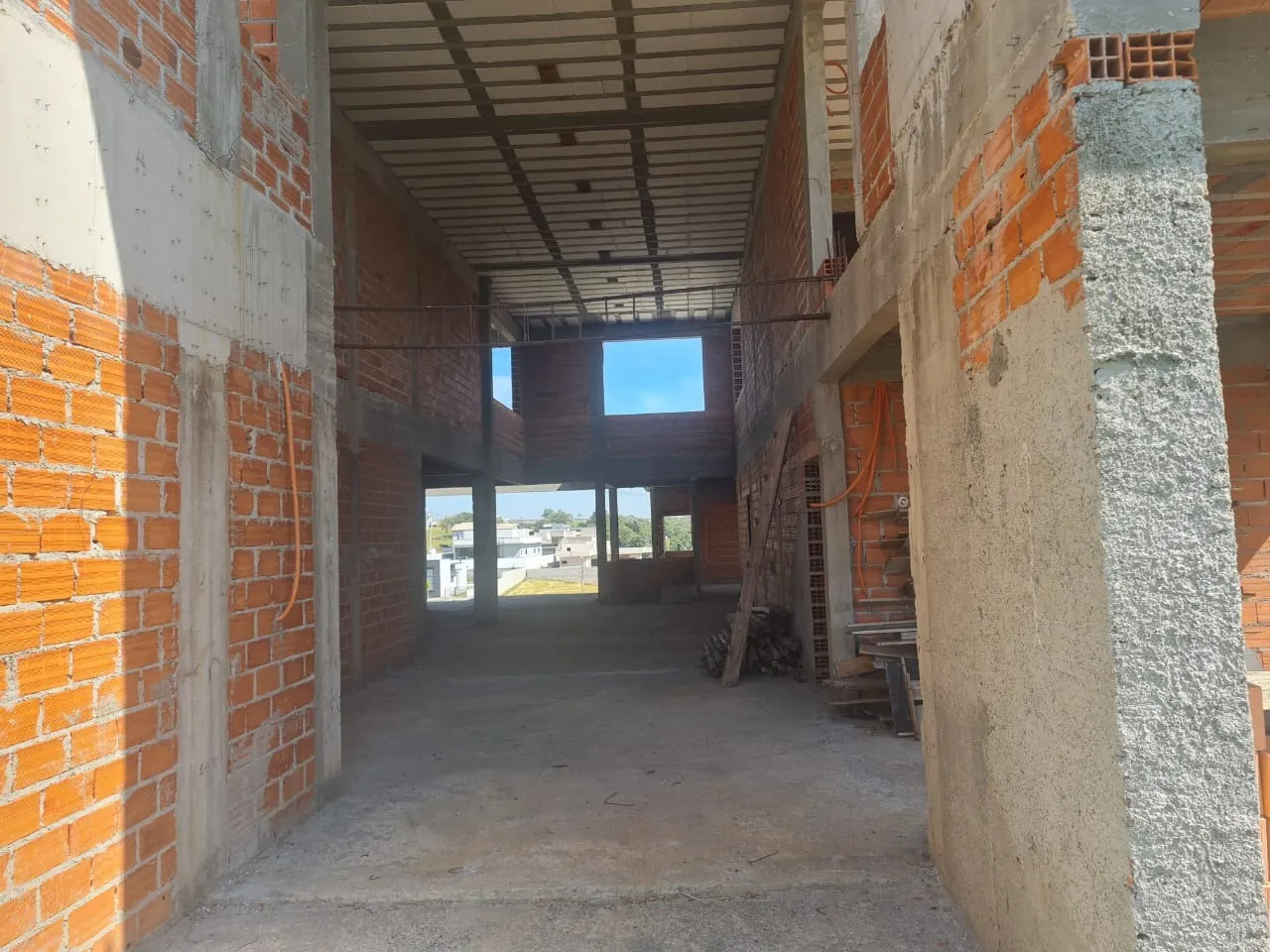 Imagem Casa em Construção no Condomínio Fazenda Alta Vista - 752m² de Área Construída e 6 Suítes