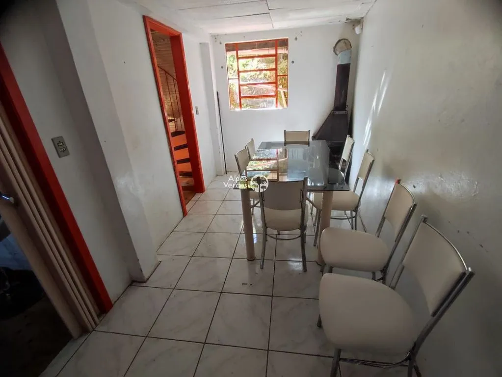 Imagem Vende-se casa no bairro prinstrop a 10 minutos da rua coberta de gramado