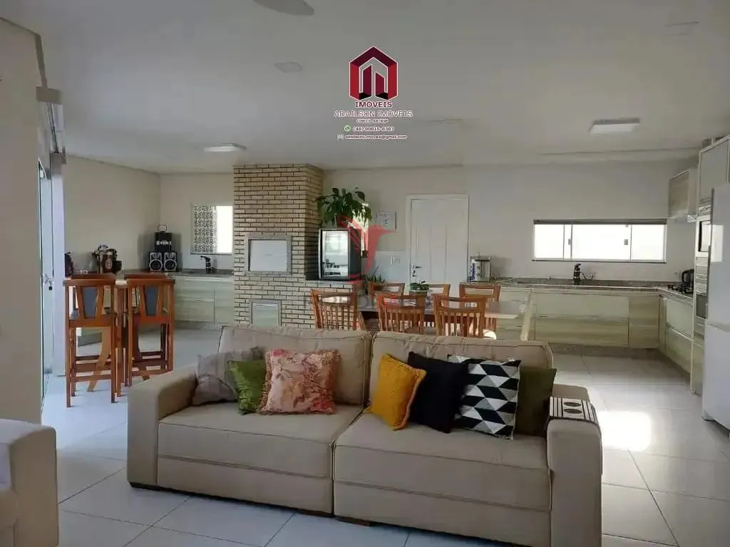Imagem EXCELENTE CASA COM 4 DORMITORIOS PARA A VENDA - EM FLORIANOPOLIS SC BRASIL