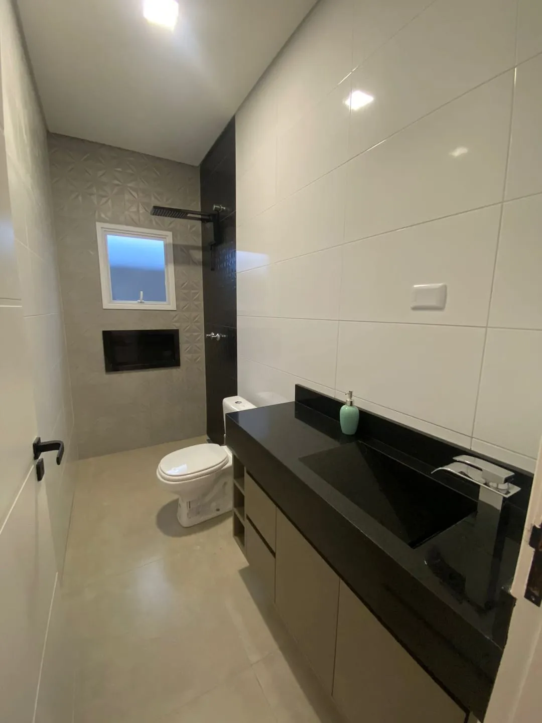 Foto do imóvel Casa à venda 3 Quartos, 1 Suite, 4 Vagas, 300M², Bairro do Grama, Caçapava - SP | Condomínio Terras do Vale
