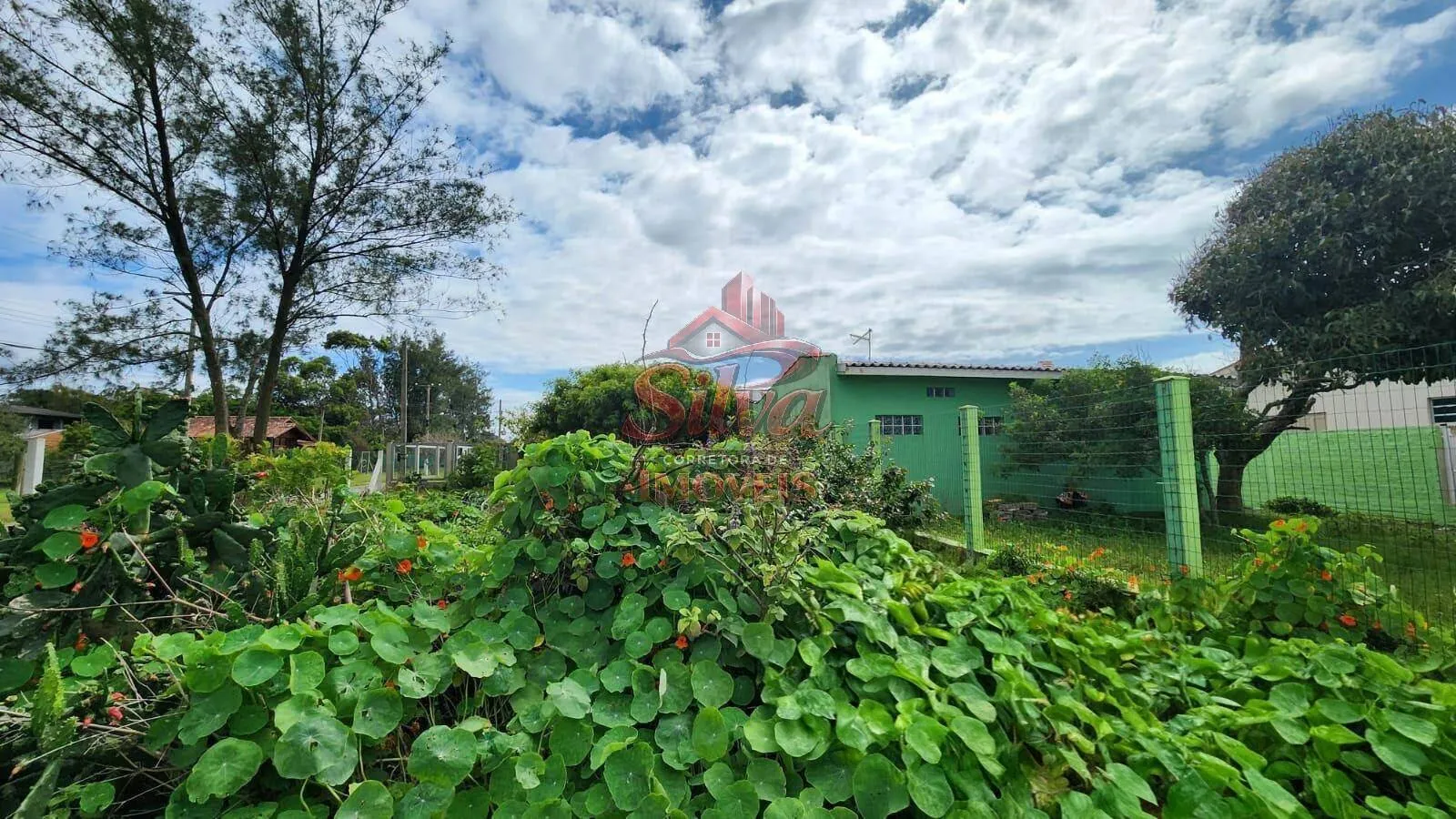Imagem T656 | Terreno de esquina 325m² à venda a 150m do mar no Mariluz