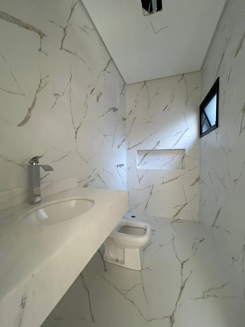 Imagem Imperdível! Casa em condomínio à venda em Sorocaba-SP, bairro Wanel Ville, 3 quartos, 3 suítes, 1 sala, 4 banheiros, 2 vagas, 132m².