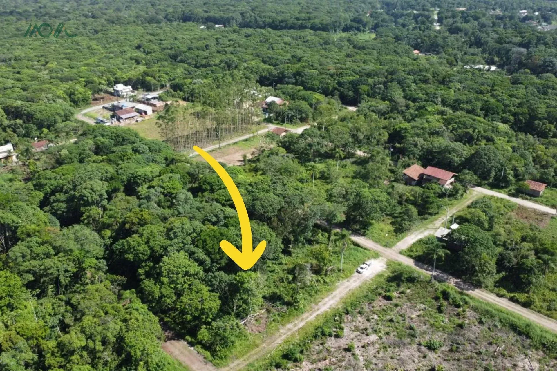 Foto do imóvel 4 terrenos sendo uma ESQUINA, com vegetação, localizado na Rua 2730, 888 - Bairro Pontal do Norte ...