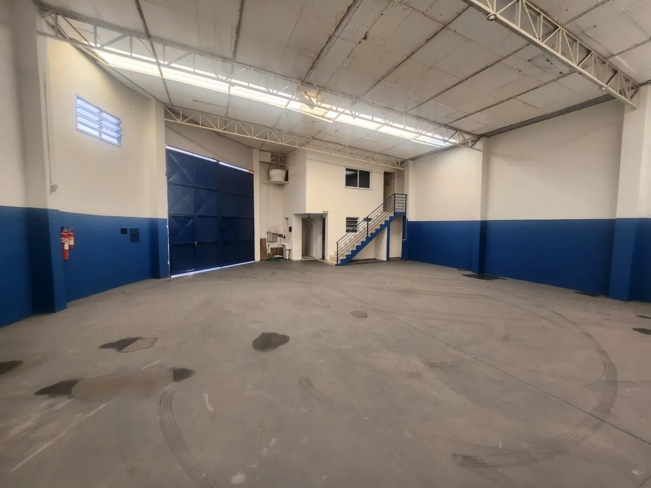 Imagem Galpão Comercial para Locação em Sorocaba-SP, Jardim Bertanha - 1 Sala, 1 Banheiro, 230m² de Área!