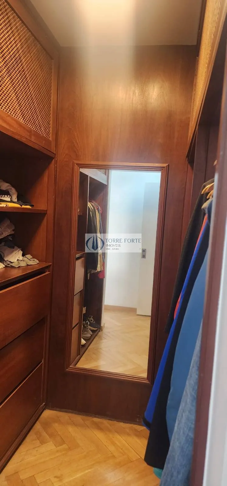 Imagem Lindo apartamento com 4 dormitórios, varanda e 3 vagas em Indianópolis