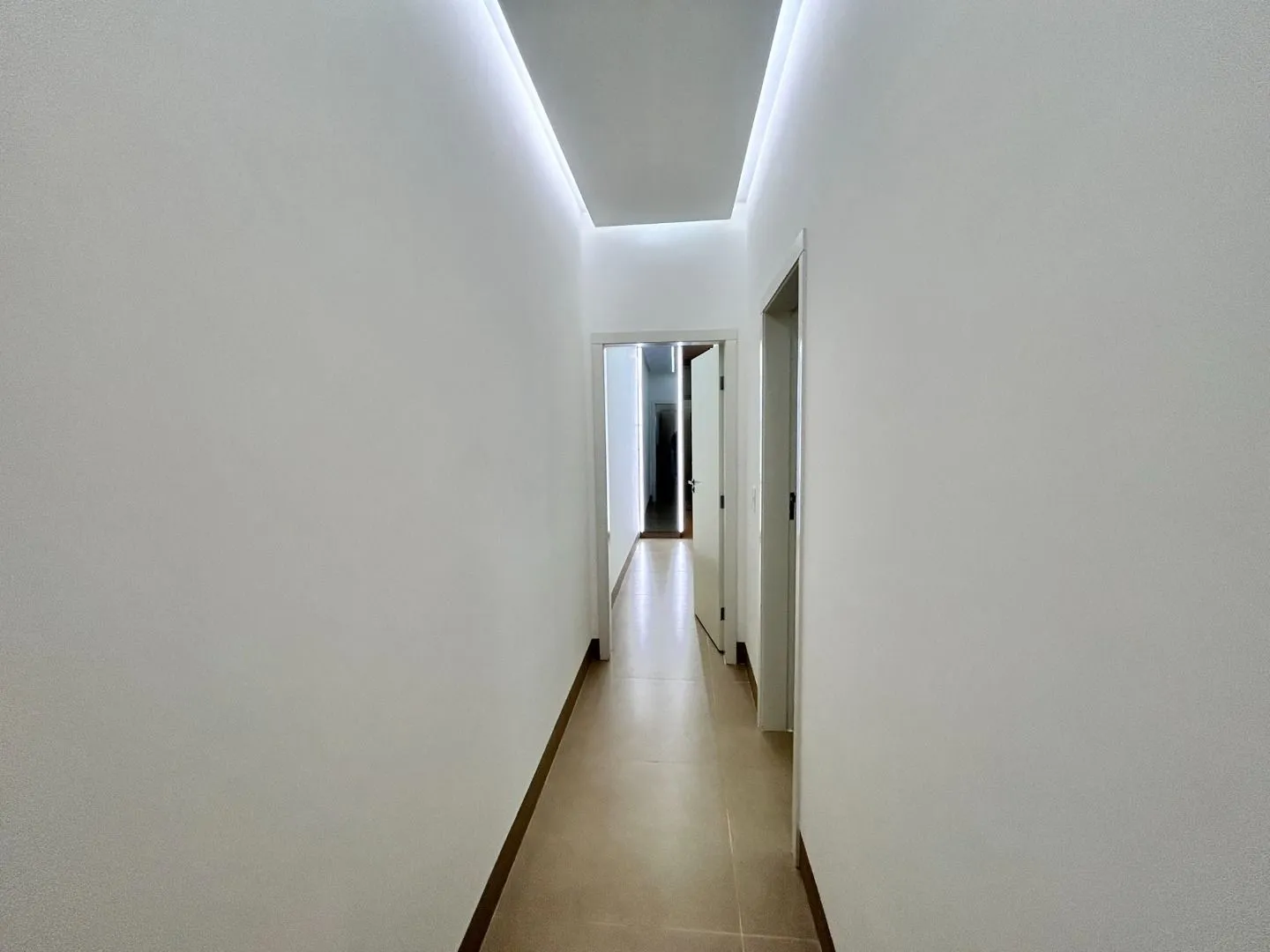 Imagem Casa com 3 dormitórios à venda por R$ 680.000,00 - Laranjeiras - Patos de Minas/MG