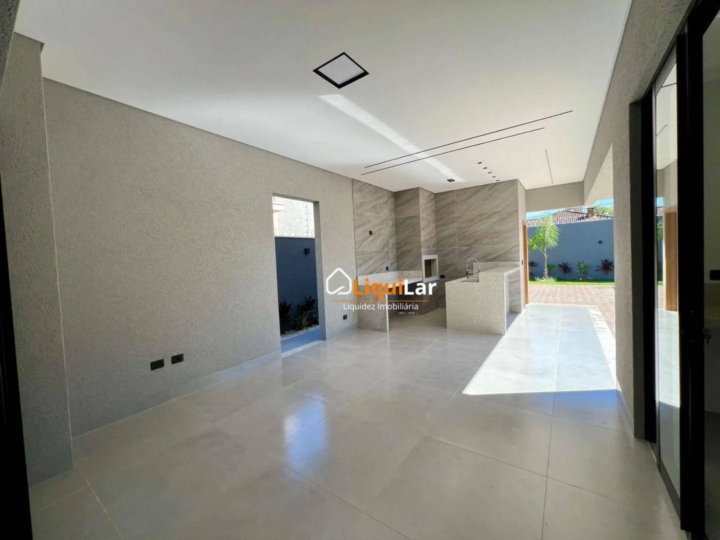 Imagem Casa de Alto Padrão no Carandá Bosque com 3 Suítes, Piscina Aquecida e Amplo Quintal