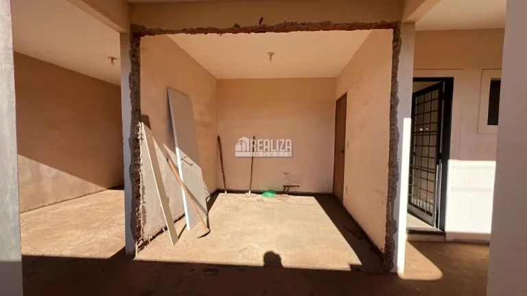 Imagem Casa à venda e locação no bairro São Sebastião, Uberaba - 3 dormitórios e quintal