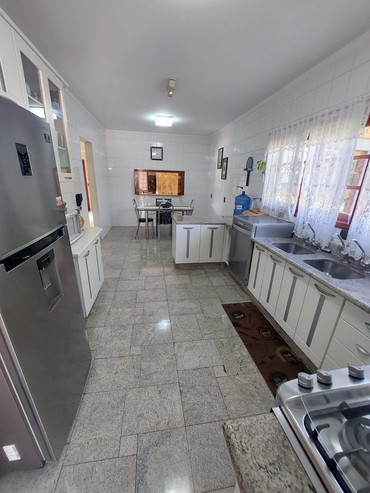 Imagem Casa 4 dorm escritório lareira sala de jogos de Esquina com 438m² Cond Vivendas do Lago