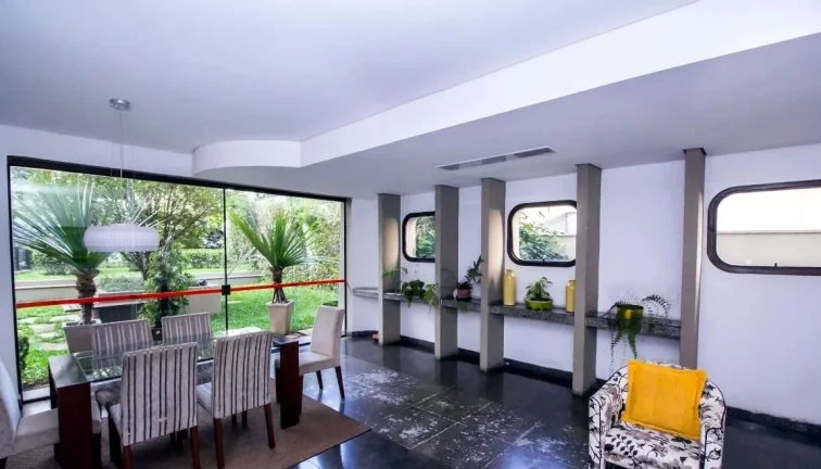 Imagem Flat disponível para locação no L'Hermitage Flat, com 58m², 1 dormitório e 1 vaga